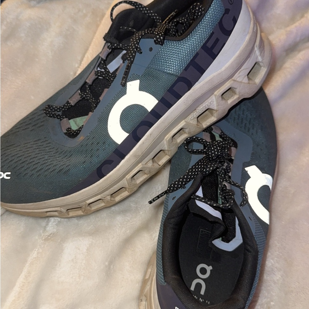 On Cloud Cloudmonster Running Shoes - Black and Gray